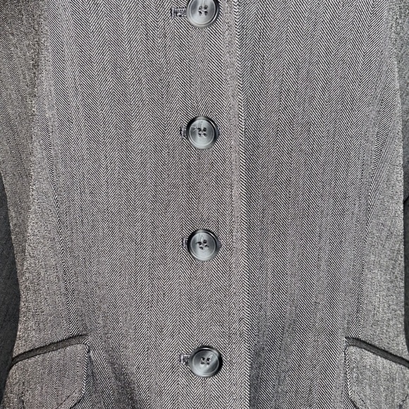 Gorgeous Tahari Blazer Size 10 - Picture 2 of 6
